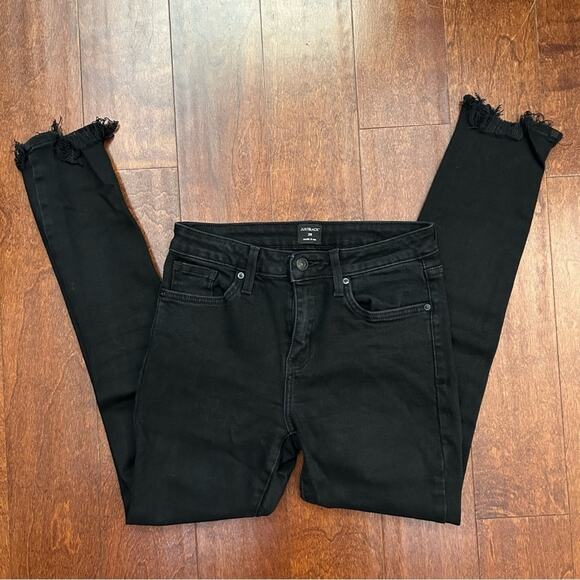 Just Black Women's Black Frayed Hem Straight/Skinny Jeans, Size 28 - Picture 2 of 12